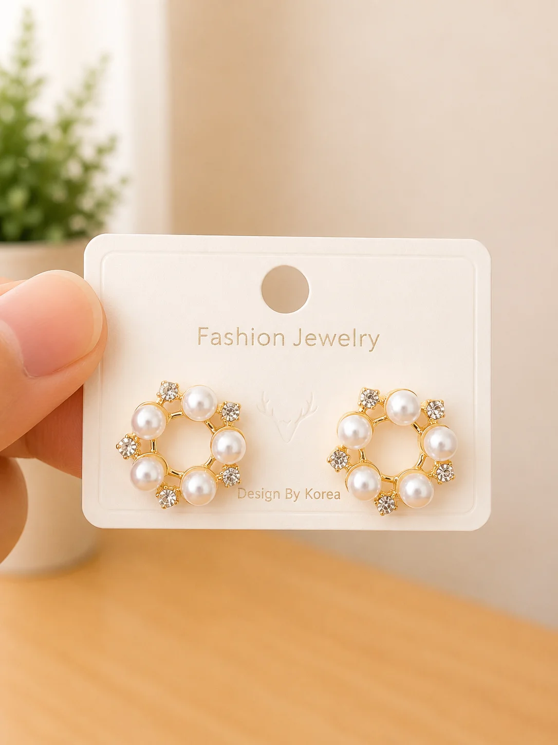 Pearl Crystal Wreath Stud Earrings for Women - Image 4